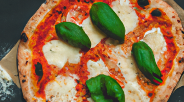 Domácí pizza Margherita.