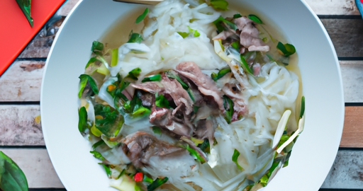 Phở bò – tradiční vietnamská polévka.