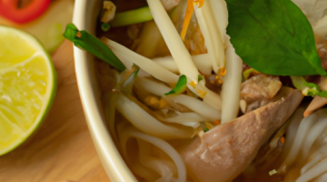 Phở bo – Vietnamská hovězí polévka.