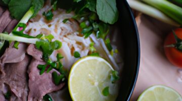 Pho bo – Vietnamská polévka s hovězím.