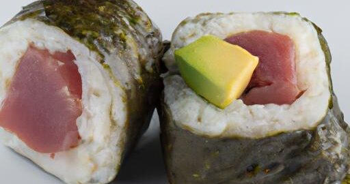 Sushi s avokádem a tuňákem